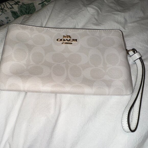 Coach Large Corner Zip Wristlet In Signature Canvas - Picture 1 of 4